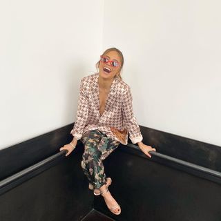 Erin Lim feet photo thumbnail