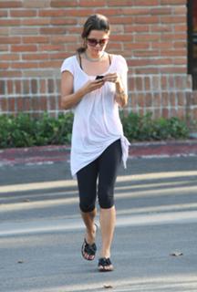 Brooke Burke feet photo thumbnail