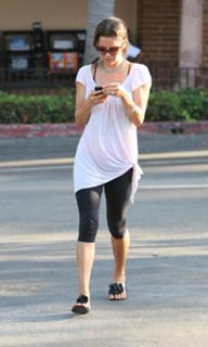 Brooke Burke feet photo thumbnail