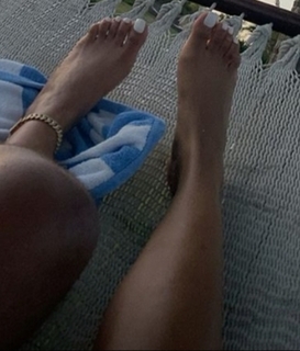 Jilly Anais feet photo thumbnail