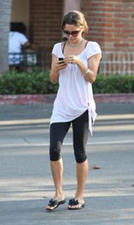 Brooke Burke feet photo thumbnail