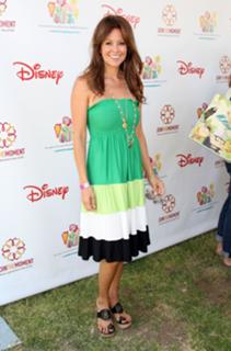 Brooke Burke feet photo thumbnail