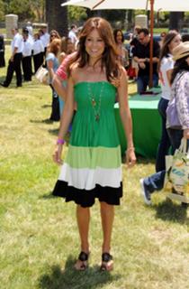 Brooke Burke feet photo thumbnail