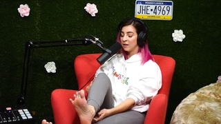 Gabbie Hanna feet photo thumbnail