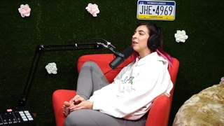 Gabbie Hanna feet photo thumbnail