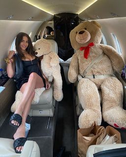 Olivia Culpo feet photo thumbnail