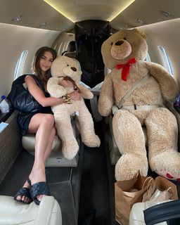 Olivia Culpo feet photo thumbnail