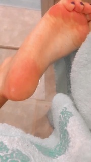 Alaine Crissiê feet photo thumbnail