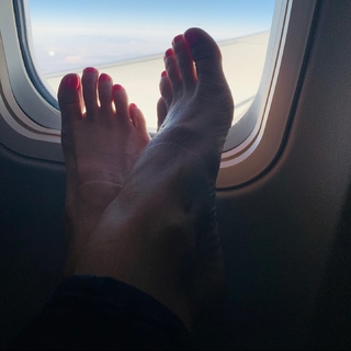 Kyle Unfug feet photo thumbnail