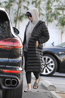 Katy Perry feet photo thumbnail