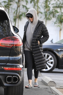 Katy Perry feet photo thumbnail