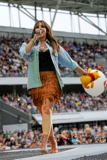Ewa Farna feet photo thumbnail