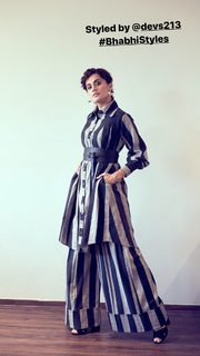 Taapsee Pannu feet photo thumbnail