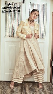 Taapsee Pannu feet photo thumbnail