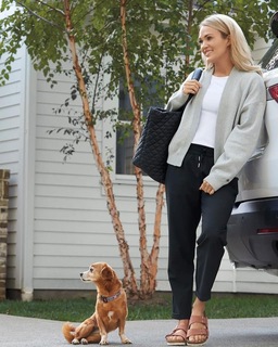 Carrie Underwood feet photo thumbnail