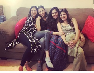 Shruti Haasan feet photo thumbnail