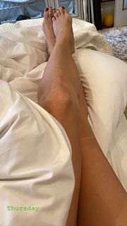 Kate Walsh feet photo thumbnail