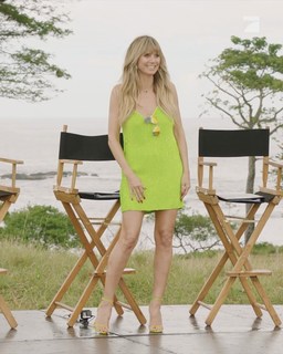 Heidi Klum feet photo thumbnail
