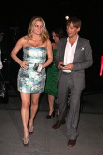 Jessica Simpson feet photo thumbnail