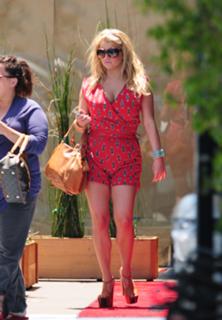 Jessica Simpson feet photo thumbnail