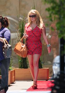 Jessica Simpson feet photo thumbnail