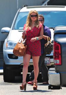 Jessica Simpson feet photo thumbnail