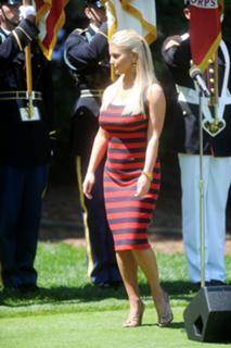 Jessica Simpson feet photo thumbnail