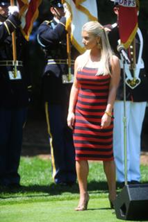 Jessica Simpson feet photo thumbnail