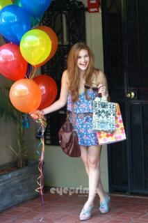 Holland Roden feet photo thumbnail
