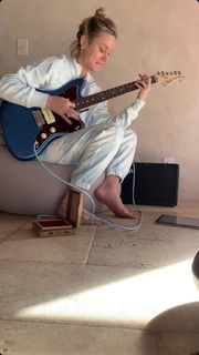 Brie Larson feet photo thumbnail