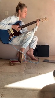 Brie Larson feet photo thumbnail