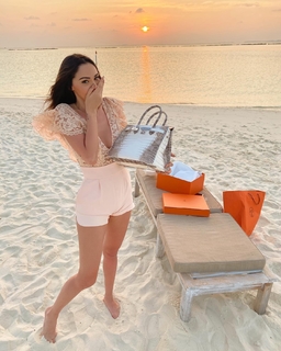 Nabilla Benattia feet photo thumbnail