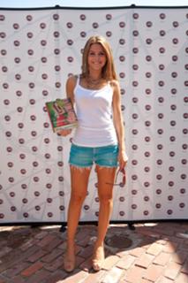 Maria Menounos feet photo thumbnail