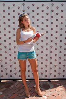 Maria Menounos feet photo thumbnail