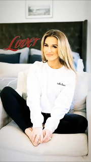 Jessie James Decker feet photo thumbnail