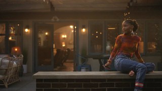 Halle Bailey feet photo thumbnail