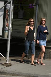 Claire Danes feet photo thumbnail