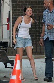 Leighton Meester feet photo thumbnail