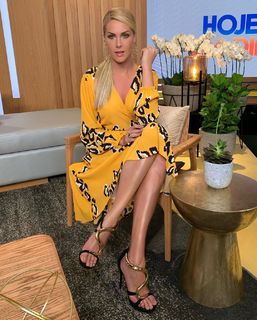 Ana Hickmann feet photo thumbnail
