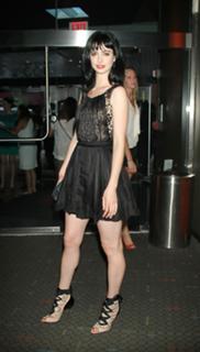 Krysten Ritter feet photo thumbnail