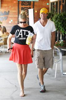Rebecca Romijn feet photo thumbnail
