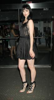 Krysten Ritter feet photo thumbnail