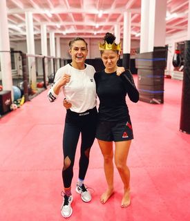 Karolina Kowalkiewicz feet photo thumbnail
