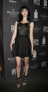 Krysten Ritter feet photo thumbnail