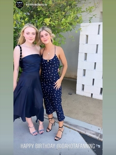 Dakota Fanning feet photo thumbnail