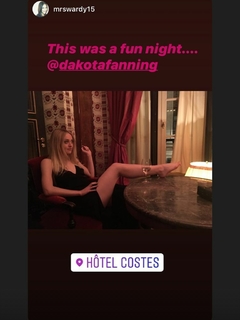Dakota Fanning feet photo thumbnail
