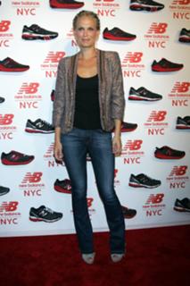 Molly Sims feet photo thumbnail