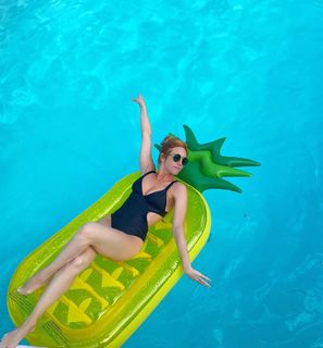 Brittany Snow feet photo thumbnail