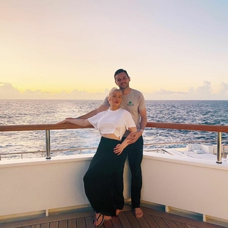 Christina Aguilera feet photo thumbnail
