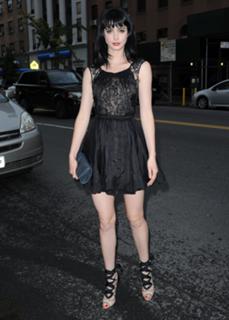 Krysten Ritter feet photo thumbnail